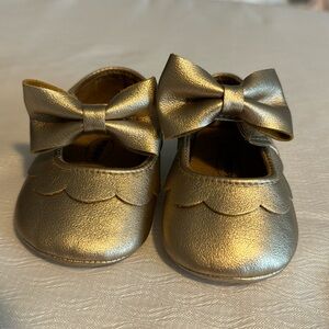 6-12M GOLD MOCCASINS